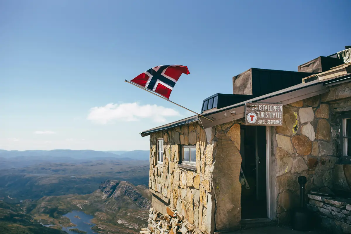 Fra innspilling med Anne Lindmo på Krokan og Gaustatoppen i august 2017. 